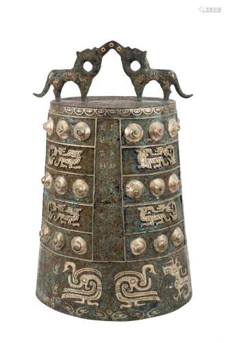 Gran campana china de estilo arcaico en bronce con