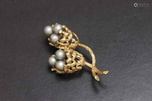 Broche de oro rosa de 18 K. con seis perlas grises