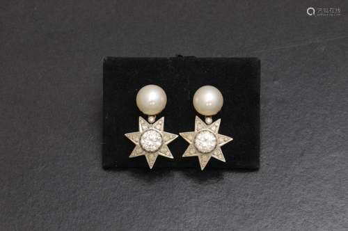 Pendientes de oro blanco de 18 K. con perla cultiv