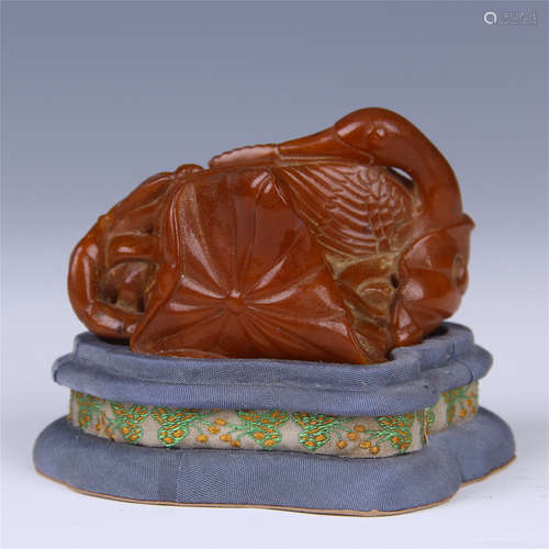 CHINESE HONEY AMBER GOOSE TABLE ITEM