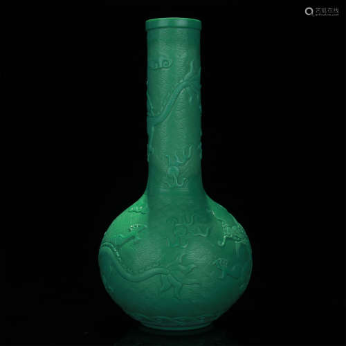 CHINESE GREEN PEKING GLASS DRAGON TIANQIU VASE
