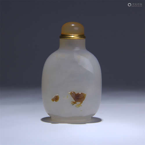 CHINESE AGATE SNUFF BOTTLE