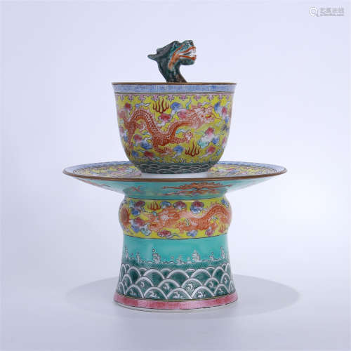 CHINESE PORCELAIN FAMILLE ROSE CUP WITH STAND