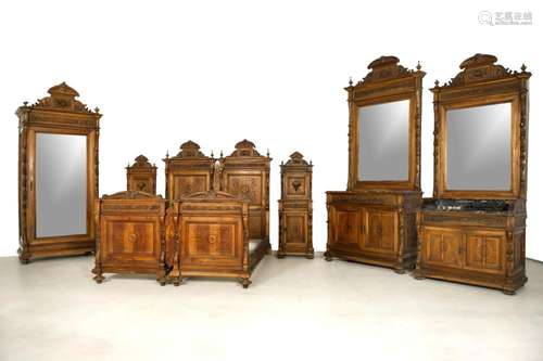 Berliner Gründerzeit Schlafzimmer, um 1880/1890, 6-teilig, Nussbaum massiv/