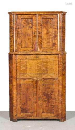 Biedermeier-Eckschrank, norddeutsch um 1830-40, Birke furniert, 2-türiges U