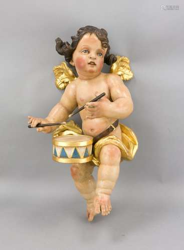 Putto mit Trommel, wohl Tirol, 20. Jh., polychrom gefasste Holzskulptur, Te