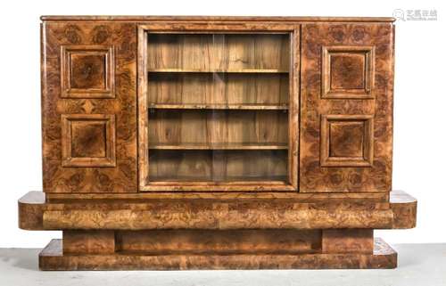 Aufsatz-Sideboard, um 1925, Nussbaum furniert, Art Déco, Sockel leicht zurü