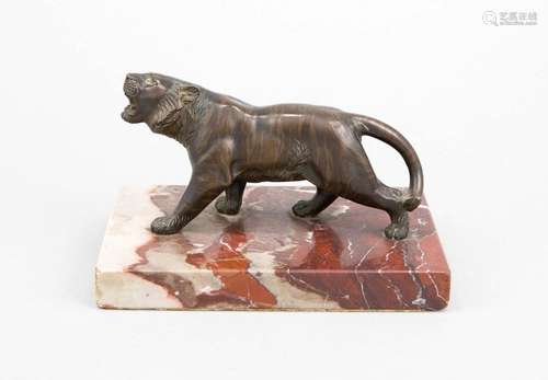 Chinesischer Bildhauer 1. H. 20. Jh., brüllender Tiger, patinierte Bronze m