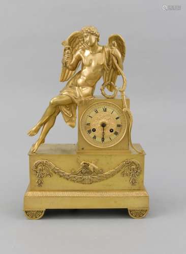 Franz. Mantel clock in Empire style, 1.H. 19th century, fire-gilded, Cupid