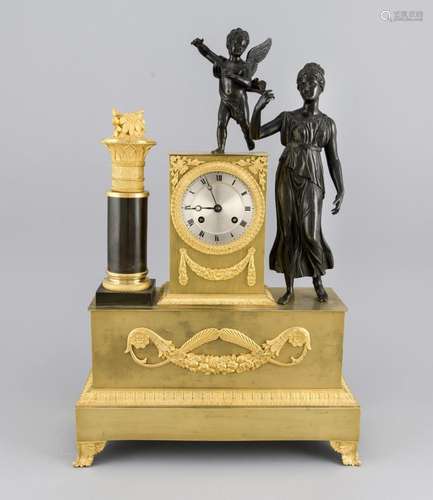 Empire figure pendulum circa 1800, gilded bronze case applied and decorated