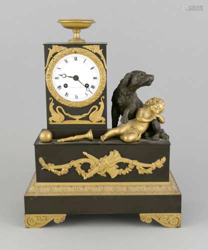 Empire decorative figured pendulum clock, ormolu and burnished, dog guardin