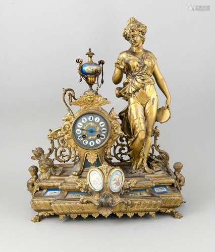 Figurative pendulum, gilded with Spanish dancer and puttos, stepped molding