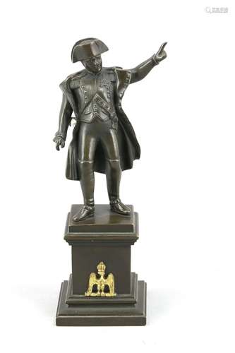 Napoleon, kleine Statuette, um 1900, patinierte, massive Bronze auf Postame