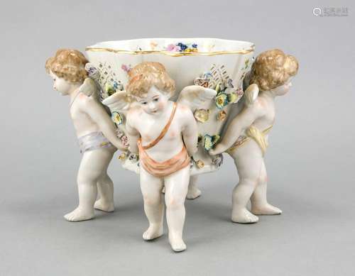 Table centerpiece, late 20th century, Four Cupids, carrying a breakthrough