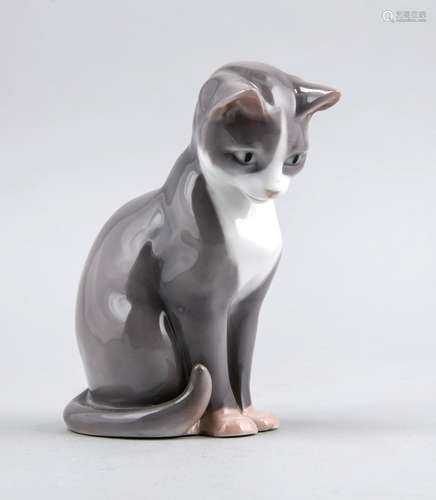 Seated Cat, Bing & Grondahl, mark 1970-83, 1st quality, designed by Ingebor