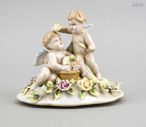 Small group of figures, Thuringia ?, 20th cent., Two putti with flower bask