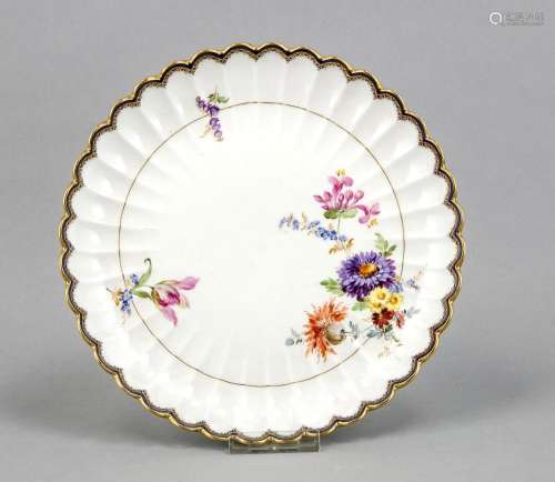 Fan plate, Meissen, with polychrome floral decoration and gold rim, Ø 28 cm