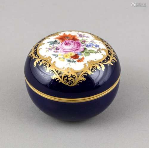 Round lidded box, Meissen, mark 1957-72, 2nd quality, on the lid Reserve wi