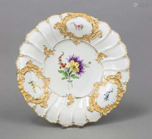Plates, Meissen, brand 1924-34, 2nd choice, polychrome flower painting in t