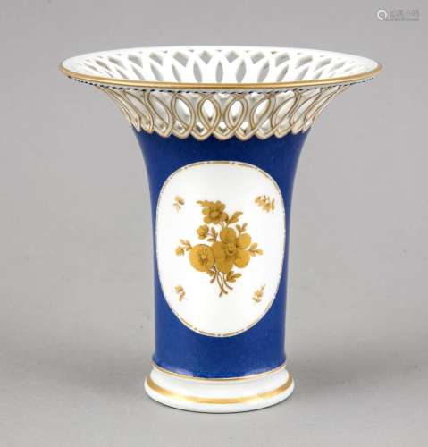 Vase, Nymphenburg, um 1920, blauer Fond mit 2 Kartuschen und goldener Blume