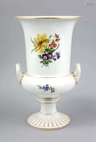 Vase, Meissen, mark after 1934, 1st quality, Urn body rising above a round