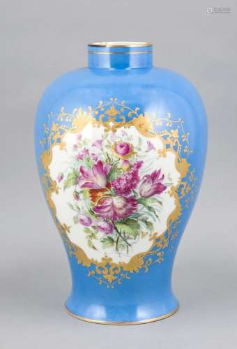 Vase; KPM Berlin, mark 1849-1870, 1st quality, front reserve with polychrom