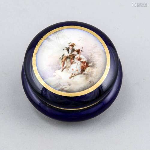 Round lidded box, Sevres, France, I Empire, mark 1804-1814, pair sitting on
