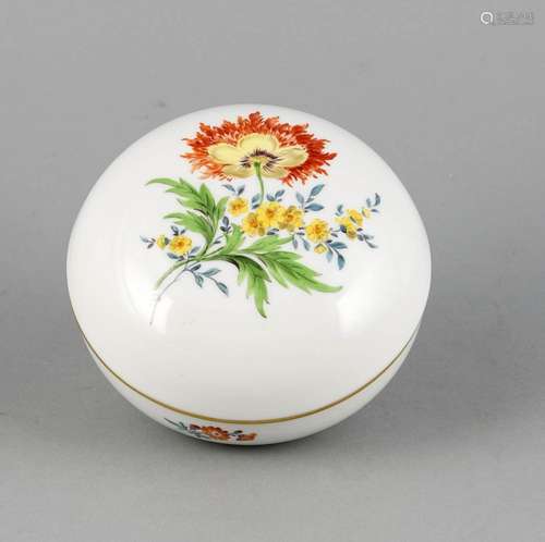 Lid box, Meissen, around 1980, 2nd quality, polychrome painting, flower dec