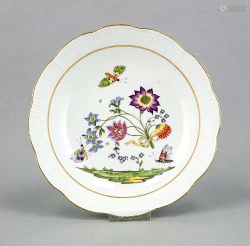 Large bowl, Meissen circa 1740, the mirror decorated with meadow, bouquet a