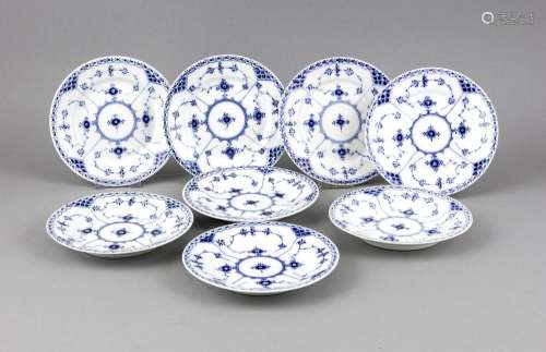 8 Teller, Royal Copenhagen, Musselmalet-Dekor in Unterglasurblau, davon 1 T