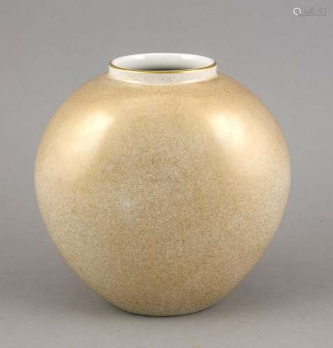 Vase, KPM Berlin, Goldstaubdekor mit Goldrand, oval gedrückte Form, 20. Jh.