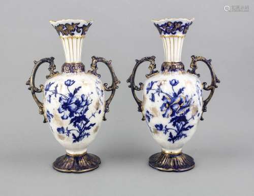 Pair of vases, Victorian, England, 19th century, ceramic, curved shape with