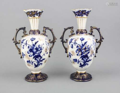 Pair of vases, Victorian, England, 19th century, ceramic, curved shape with