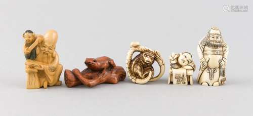 5 Netsuke, Japan, 4 x Bein, 1x Buchs, bis 5,5 cm