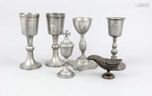 5 assembled pewter mass goblets, 19th c., the smallest with lid, H. 19 - 24