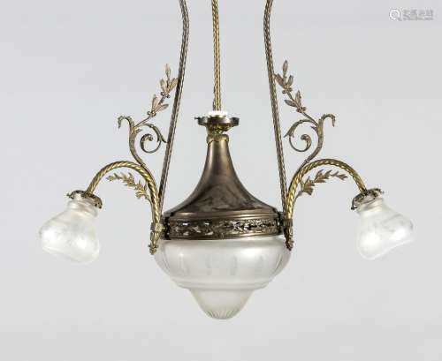 Deckenlampe um 1920, elektr., 4-flg., Gelbguss, Gehänge mit drei Streben Gl