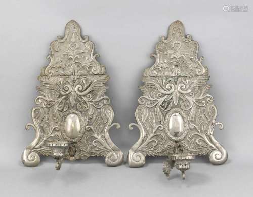 A pair of wallblakers, 1st half of the 19th century. Cartridges in silverpl