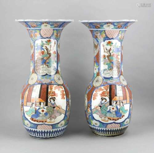Pair of Japanese floor vases (Arita?), Belly and neck separated by two cart