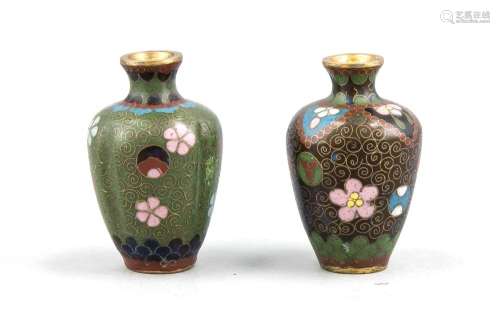 Pair of Small Cloisonné Vases, China, 20th C., h. 6.5 cm
