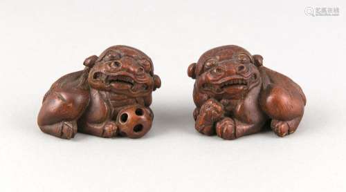 Pair of Fo-Dogs / Guardian Lions, China, 19./20. Century, carved chin hardw