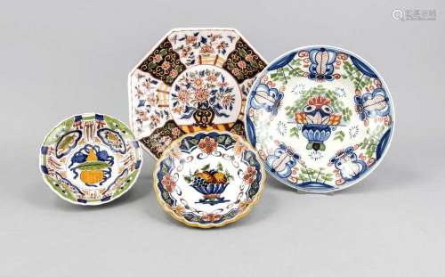 Four Makkum plates, Holland, mid-20th century, three times with Chinese-sty