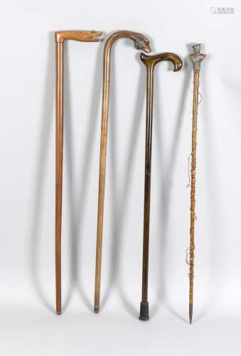 Vier Gehstöcke 1. H. 20. Jh., Holzschäfte mit versch. Handstücken in Form e