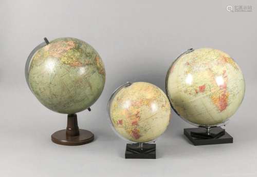 Drei Globen, Mitte 20. Jh., zweimal Philips Jordglob, Gumperts A. B. Götebo