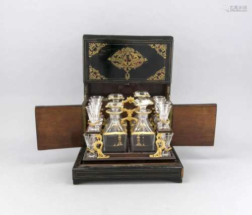 Liqueur set, England/France, 19th century, with four gilded bottles and 12