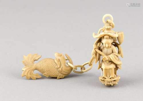 Ivory carving, China, around 1900, sitting woman with a lotus umbrella, han