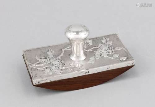 Löschwiege, China, around 1900, silvered setting with floral decoration, en