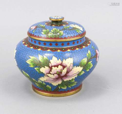 Cloisonné Shoulder Cup with Lid, Japan / China, 19./20. Century, decor with