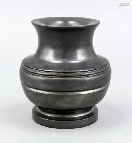 Steinkohle-Vase, 20. Jh., Steinkohle, gedreht u. poliert, bauchig porfilier