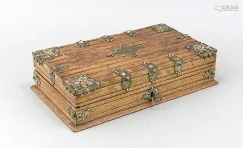 Game box, Holland around 1900, wooden box with brass fittings, on the lid C