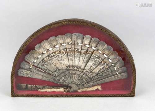 Brisé fan, 1st half of the 19th century, tortoiseshell with silver decorati